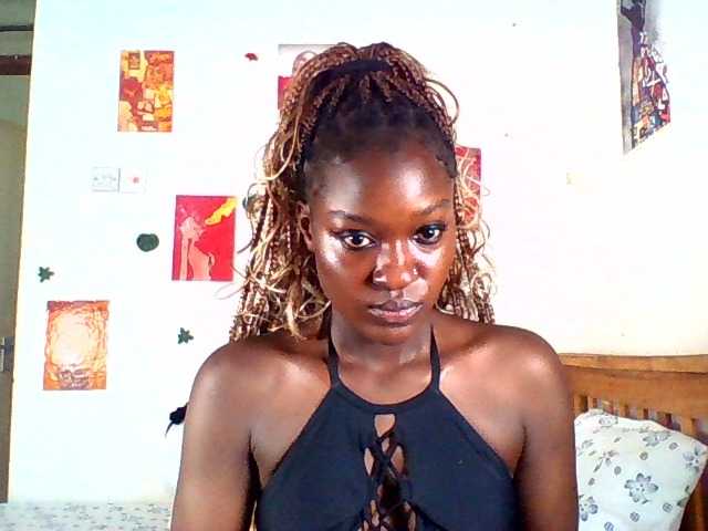 Daisyi live cam on BongaCams