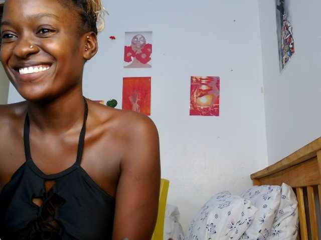 Daisyi live cam on BongaCams