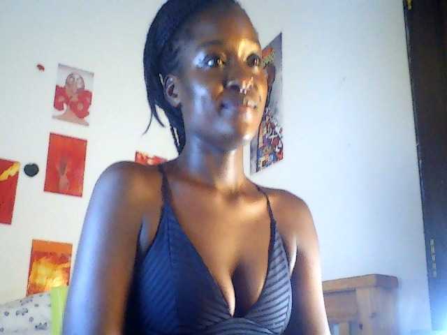 Daisyi live cam on BongaCams