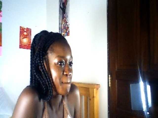 Daisyi live cam on BongaCams