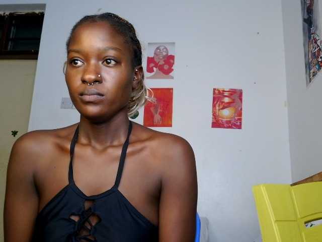 Daisyi live cam on BongaCams