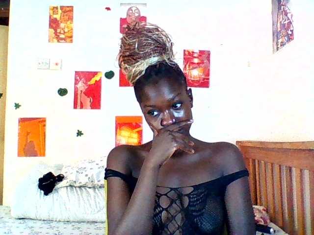 Daisyi, en directo ahora en BongaCams