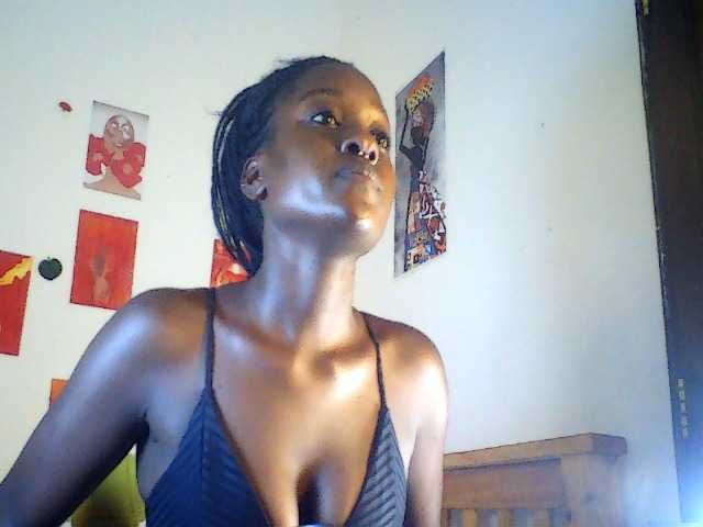 Daisyi live cam on BongaCams