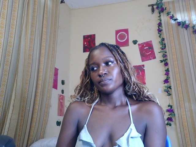 Daisyi live cam on BongaCams