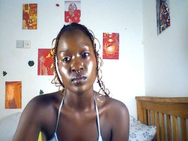 Daisyi live cam on BongaCams