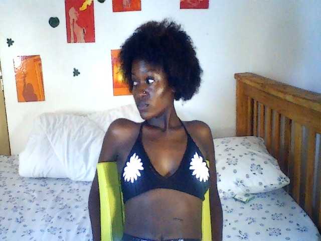 Daisyi live cam on BongaCams
