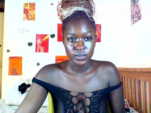 Daisyi live cam on BongaCams