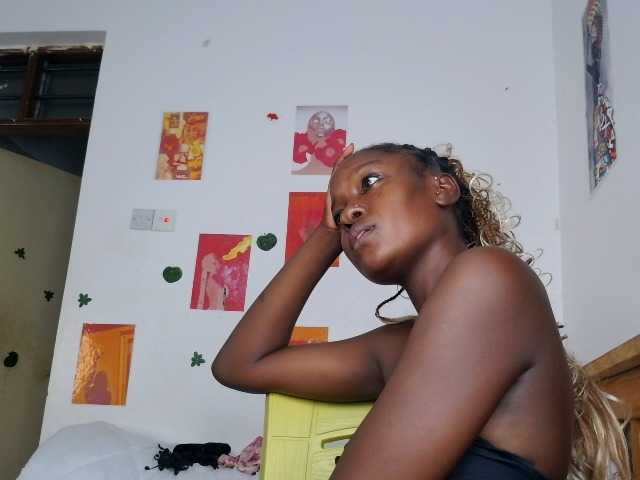 Daisyi live cam on BongaCams