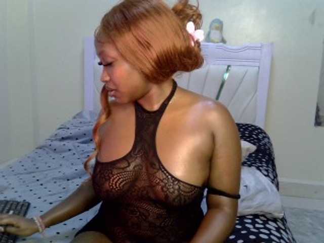PrettyAmour live cam on BongaCams