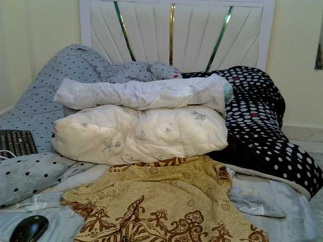 PrettyAmour live cam preview