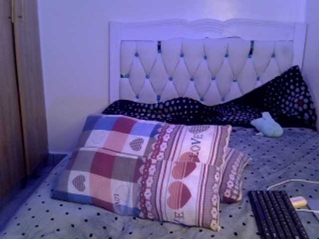 PrettyAmour live cam on BongaCams