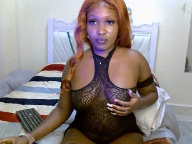 PrettyAmour live cam preview