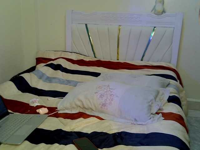 PrettyAmour live cam preview