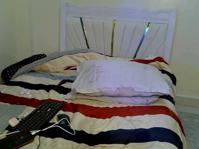 PrettyAmour live cam preview