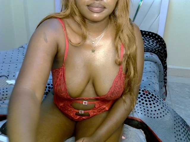 PrettyAmour live cam on BongaCams