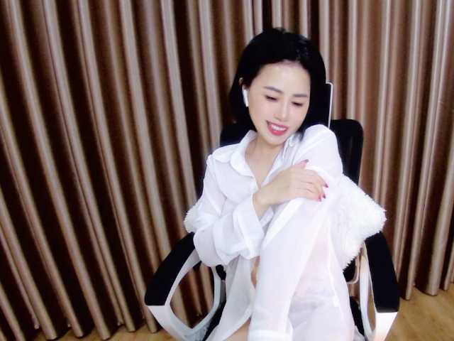 Linh-Amy live cam on BongaCams