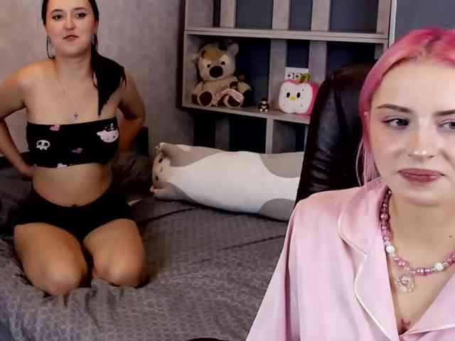 MelinaAndKate webcam