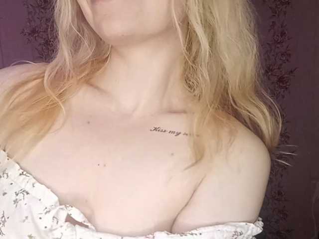AlanaKavadias live cam on BongaCams