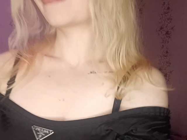 AlanaKavadias live cam on BongaCams