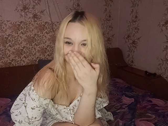 AlanaKavadias live cam preview