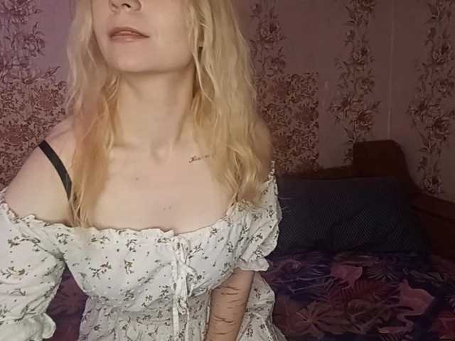 AlanaKavadias live cam on BongaCams