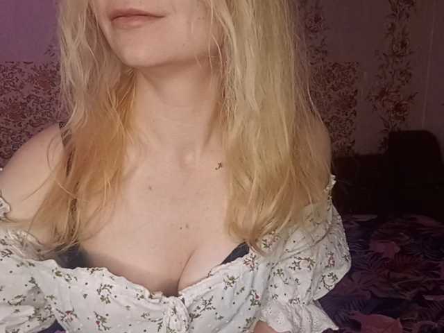 AlanaKavadias live cam on BongaCams