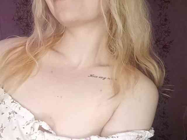 AlanaKavadias webcam
