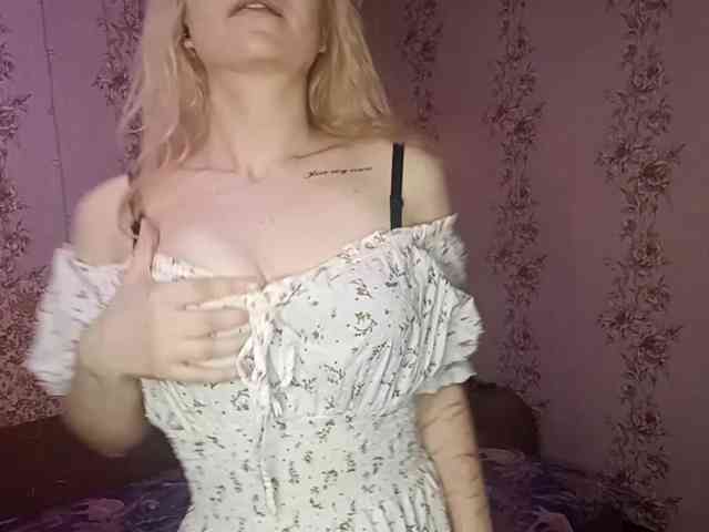 AlanaKavadias webcam