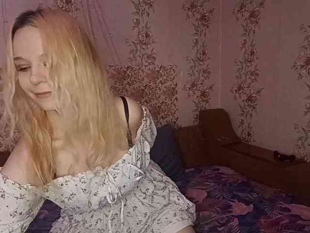 AlanaKavadias webcam