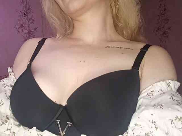 AlanaKavadias webcam