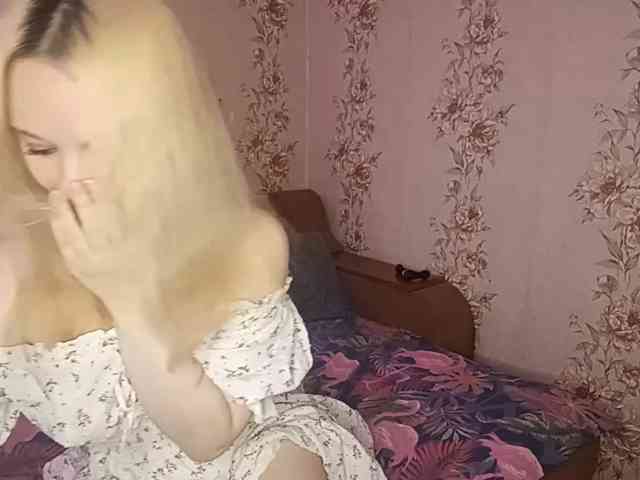 AlanaKavadias webcam