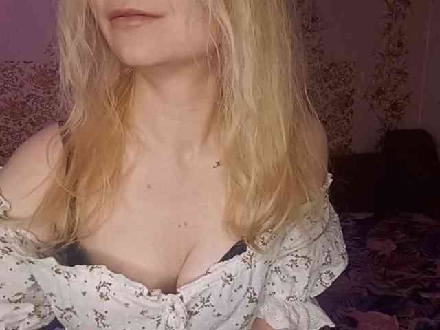 AlanaKavadias webcam