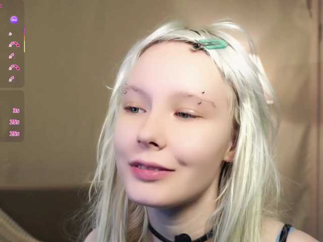 honeyblon live cam on BongaCams