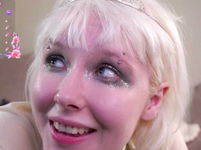 honeyblon live cam on BongaCams