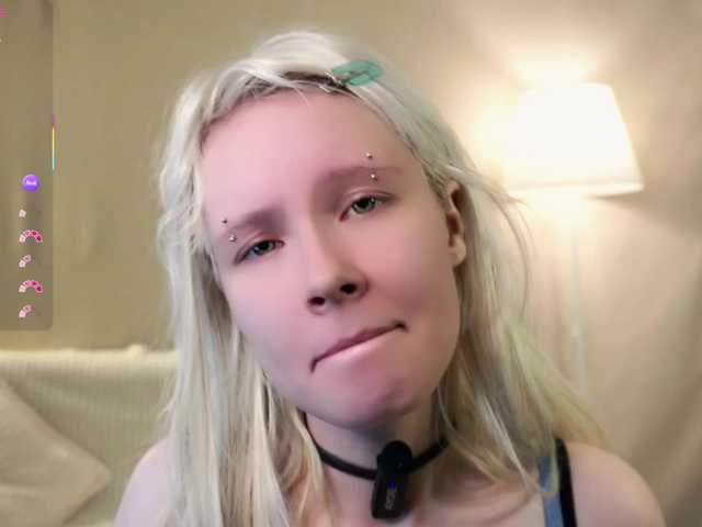 honeyblon live cam on BongaCams