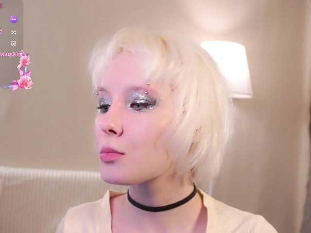 honeyblon live cam on BongaCams