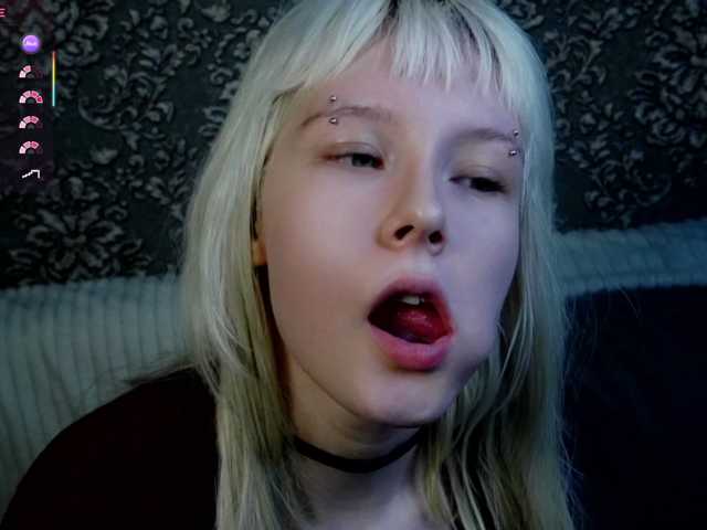 honeyblon live cam on BongaCams