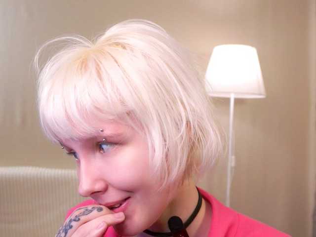 honeyblon live cam on BongaCams