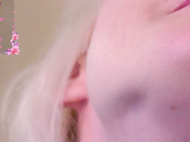 honeyblon live cam on BongaCams