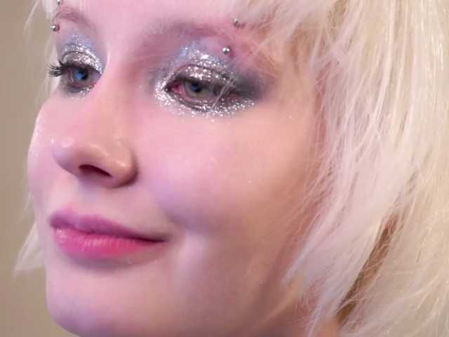honeyblon live cam on BongaCams