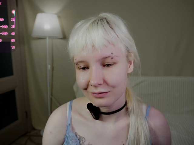 honeyblon live cam on BongaCams