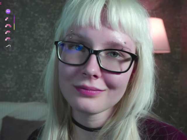 honeyblon live cam on BongaCams