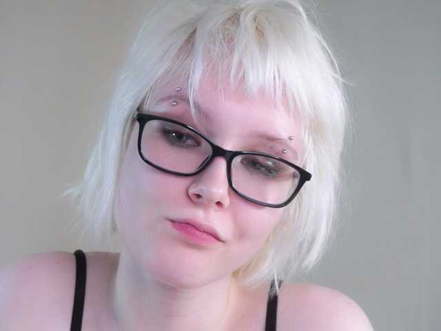 honeyblon live cam on BongaCams