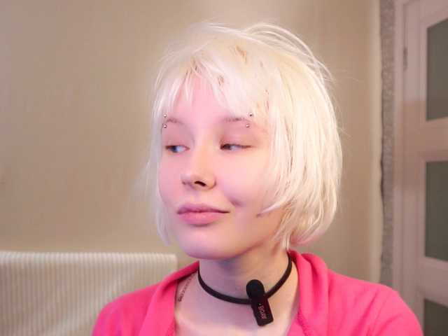 honeyblon live cam on BongaCams