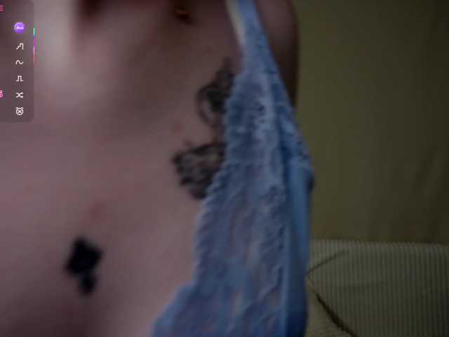 honeyblon live cam on BongaCams