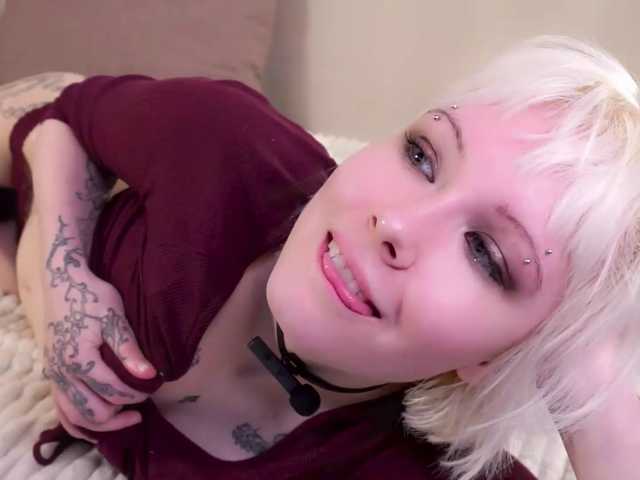 honeyblon live cam on BongaCams