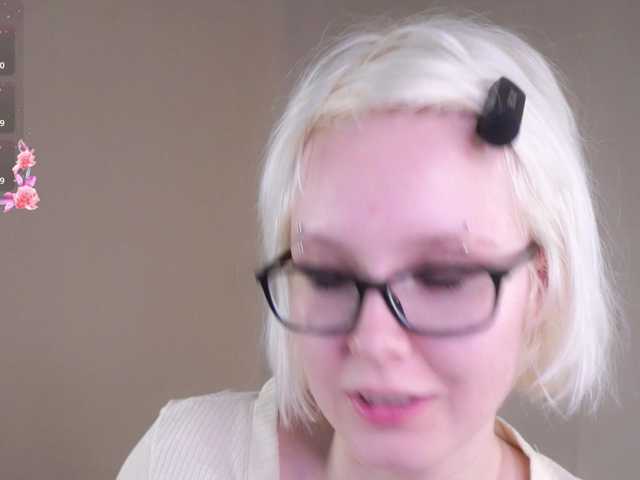 honeyblon live cam on BongaCams