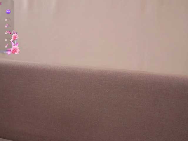 honeyblon live cam on BongaCams