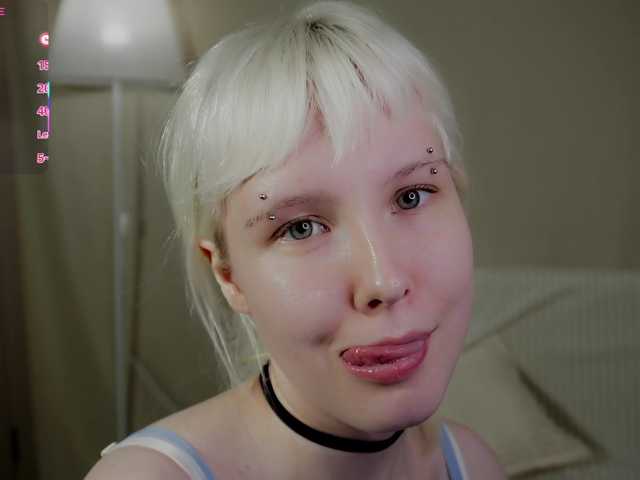 honeyblon live cam on BongaCams