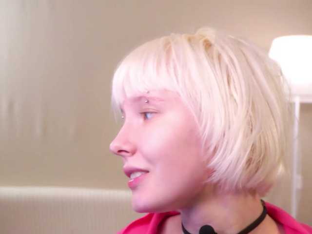 honeyblon live cam on BongaCams
